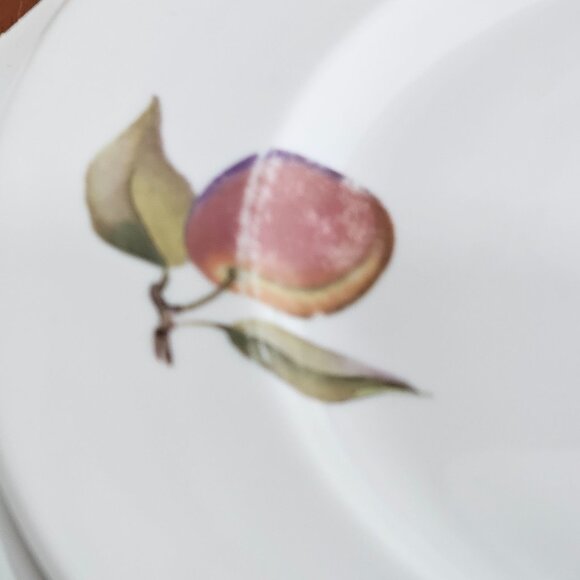 4 Royal Worcester Evesham Dessert Salad Plates 8" fruits & vegetables vtg flaw - Picture 6 of 12